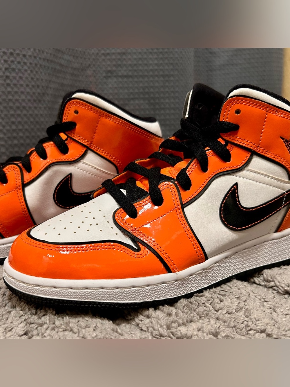 Nike Air Jordan 1 Mid SE GS "Turf Orange" 6.5Y (BQ6931-802)